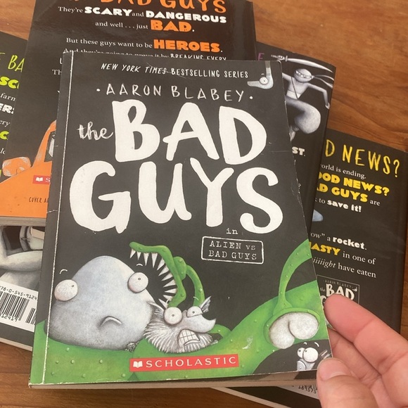 The Bad Guys Softcover Bundle - Picture 6 of 7